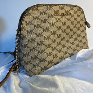Michael kors crossbody bag